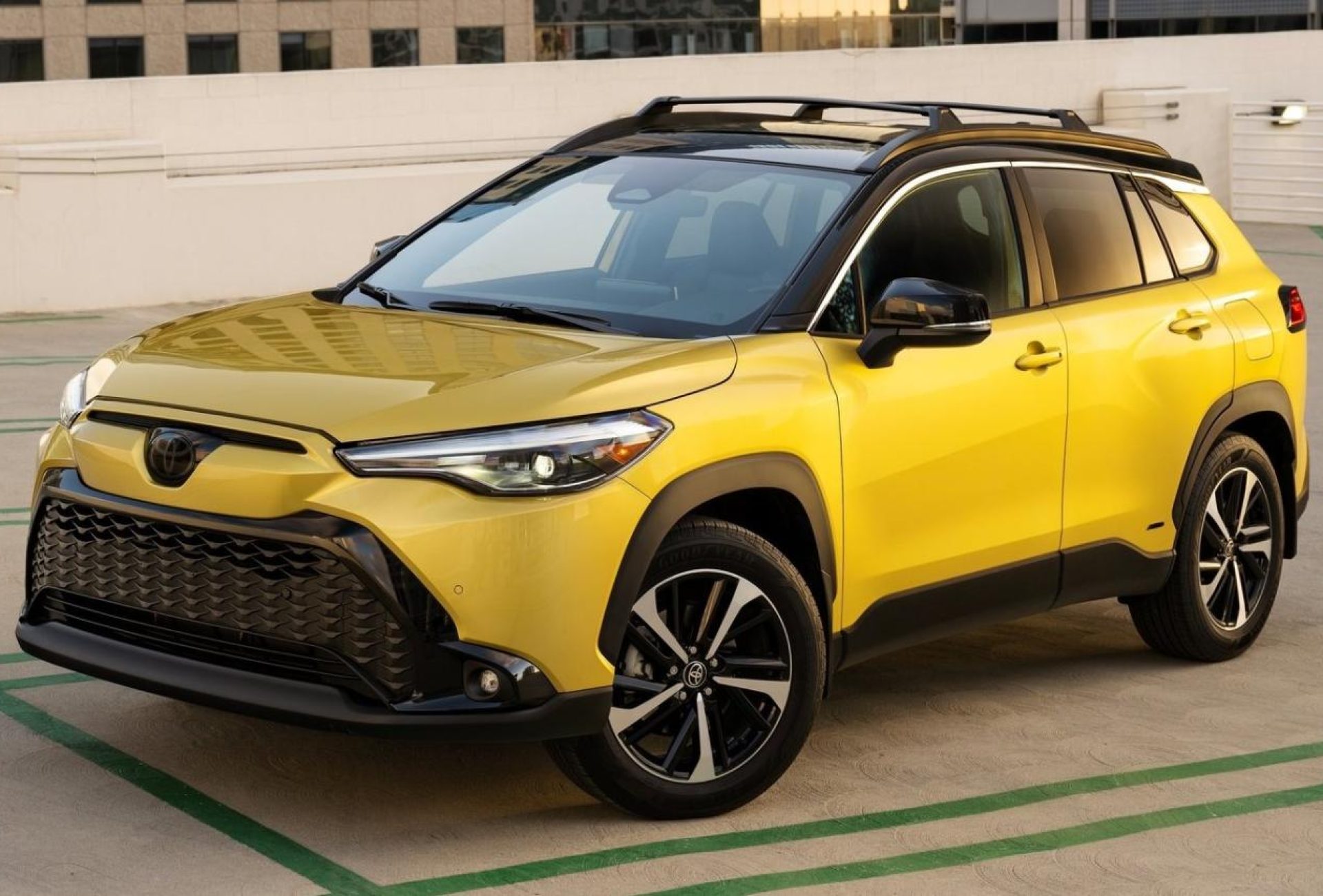 1200-toyota-corolla-cross-hybrid-2023-1600-01